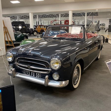Peugeot 403 Cabriolet 1960 au Musée de l'Aventure Peugeot.