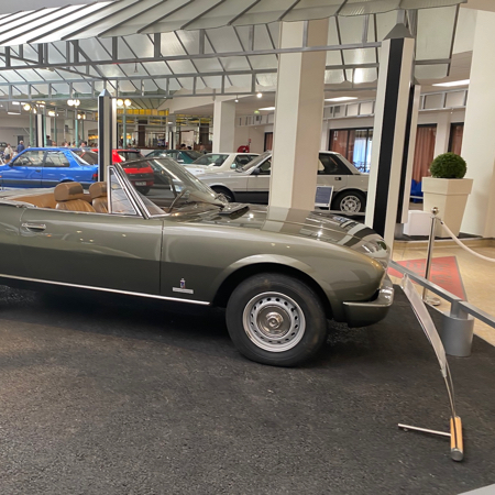 Peugeot 504 Cabriolet au Musée de l'Aventure Peugeot.