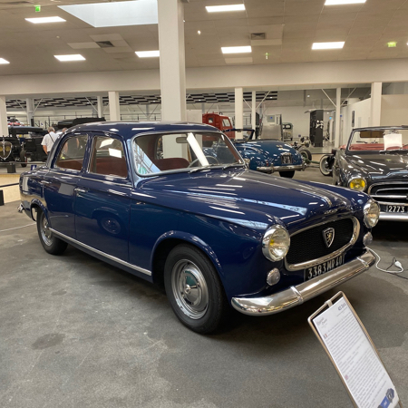 Peugeot 403 Diesel 1964 au Musée de l'Aventure Peugeot.