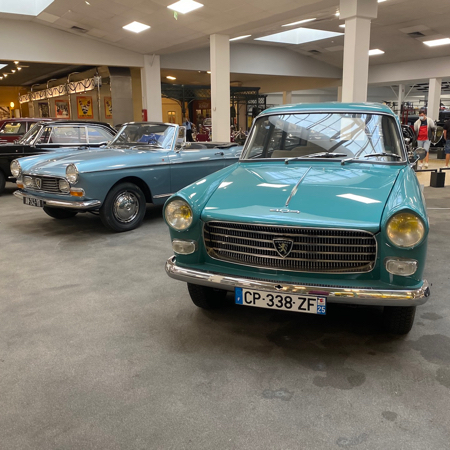 Peugeot 404 Break Familial 1964 au Musée de l'Aventure Peugeot.