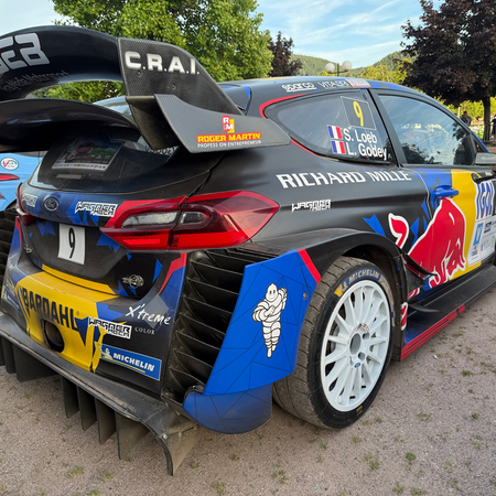 La Ford Fiesta WRC 2017 de Sébastien Loeb dans le parc fermé de Gérardmer du Rallye Vosges Grand Est 2026.