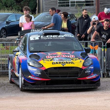 La Ford Fiesta WRC 2017 de Sébastien Loeb dans le parc fermé de Gérardmer du Rallye Vosges Grand Est 2026.