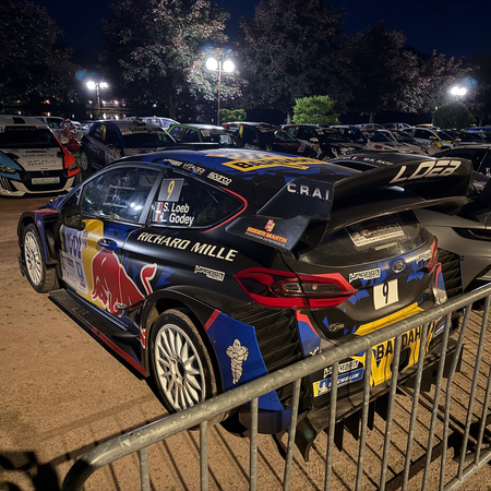 La Ford Fiesta WRC 2017 de Sébastien Loeb dans le parc fermé de Gérardmer du Rallye Vosges Grand Est 2026.