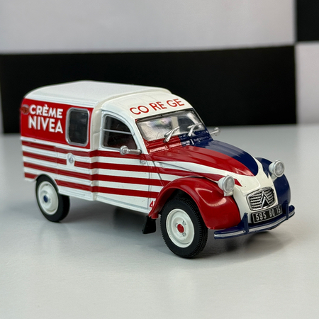 Numéro 17 : Citroën 2CV AZU Nivea '63