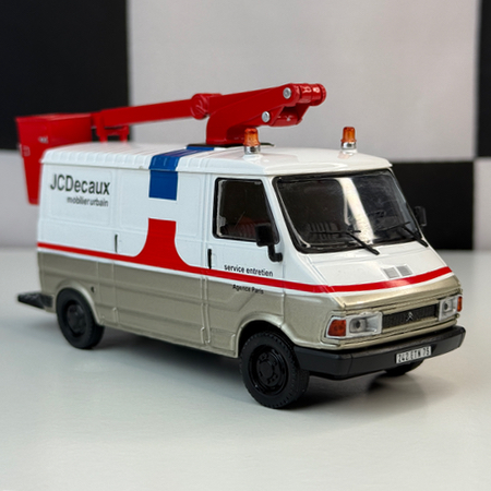 Numéro 11 : Citroën C35 Porte-Nacelle JCDecaux '75